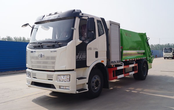 纯电动压缩式垃圾车 YYD5120ZYSCBEV（左45°）