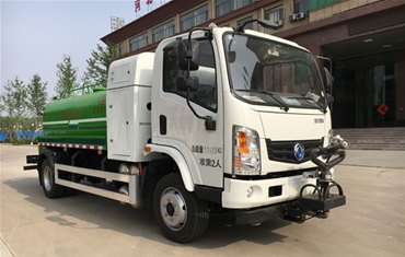 纯电动清洗车 YYD5120GQXBEV（右45°）