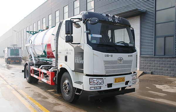 清洗吸污车